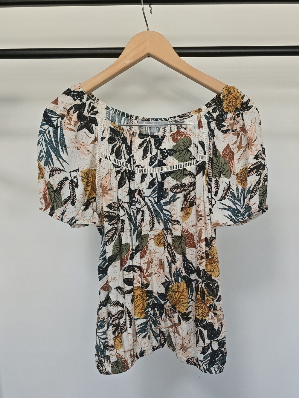 Daniel Rainn White Floral Puff-Sleeve Blouse with Mustard & Green Accents